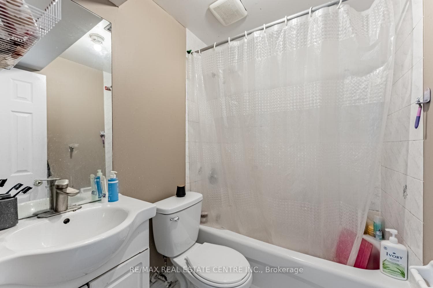 8 Mannel Crescent photo 44