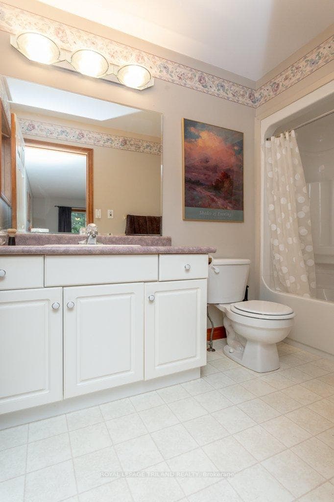 214 Andrea Crescent photo 18