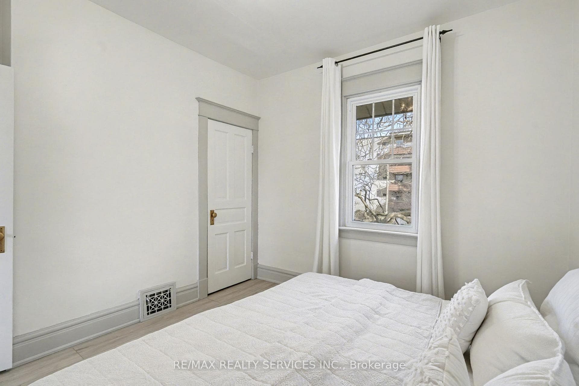 39 Fielden Avenue photo 14