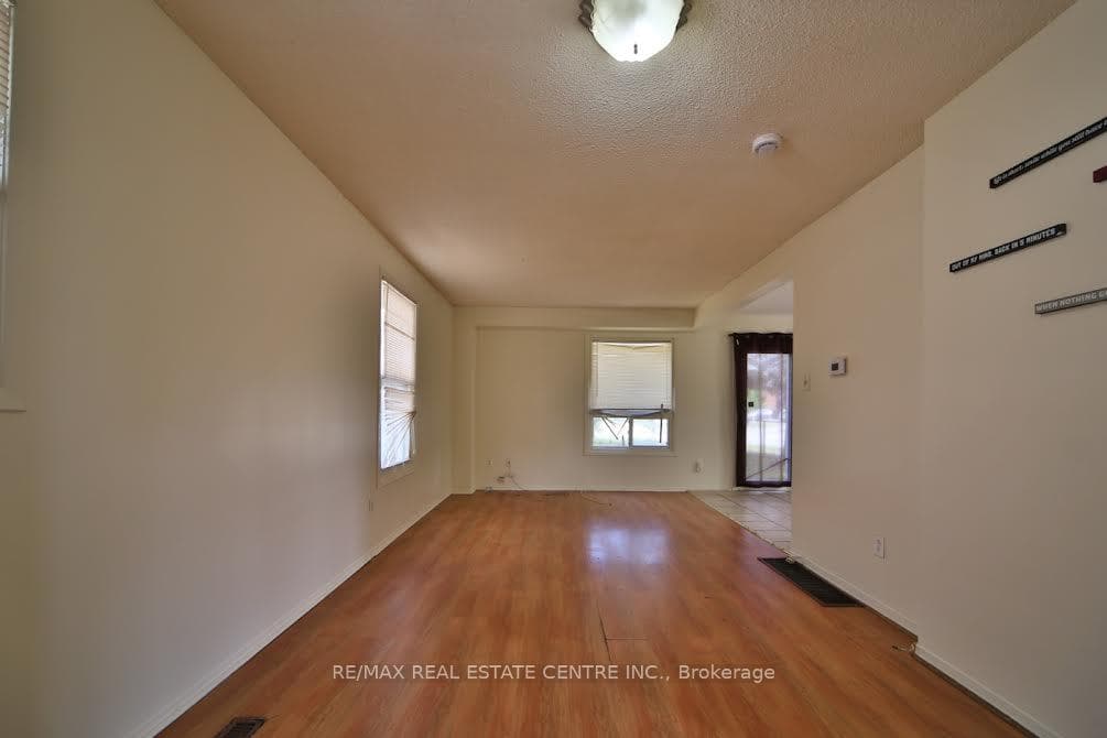 2 Roehampton Crescent photo 15