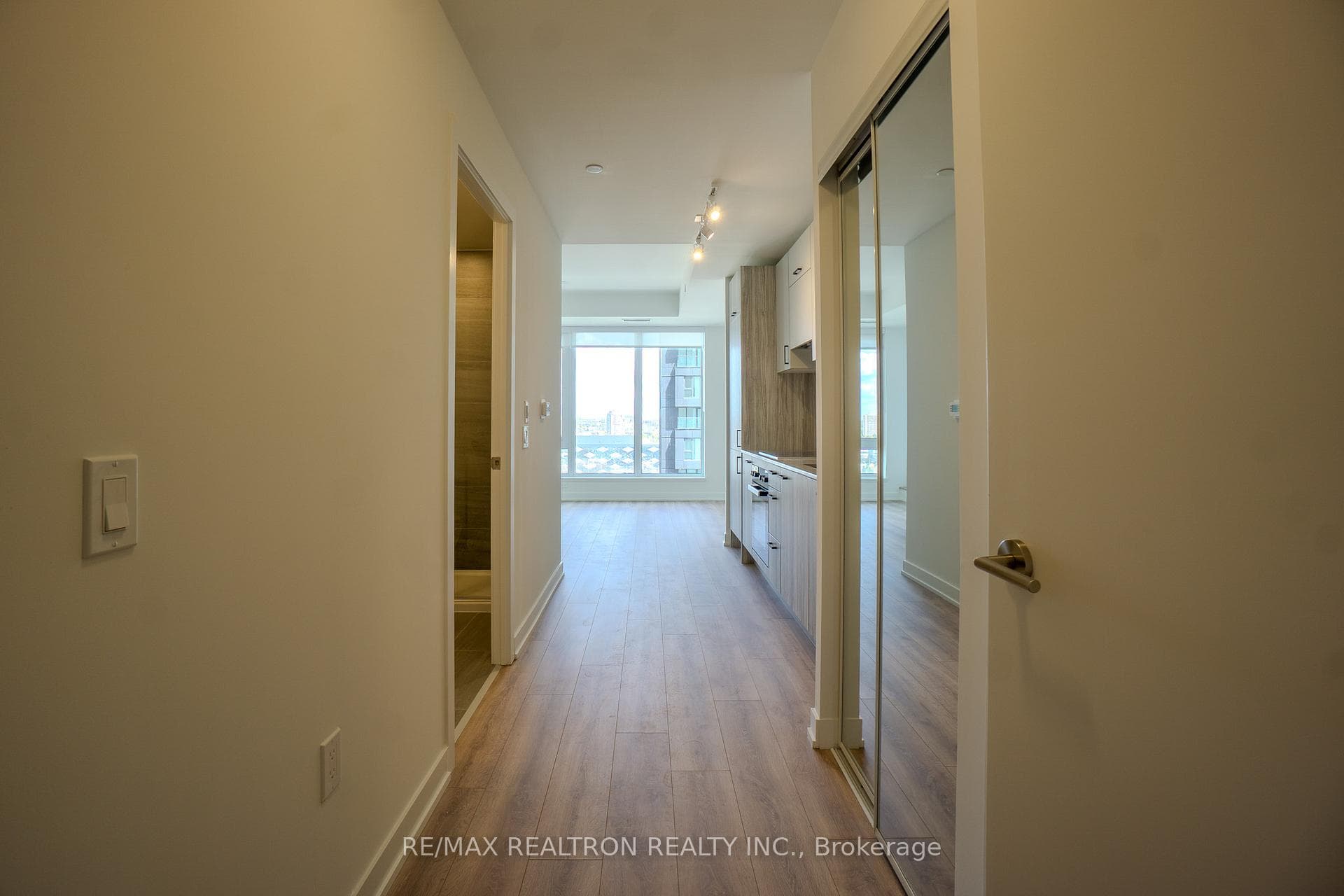 1 Quarrington Lane Unit 2109 photo 2