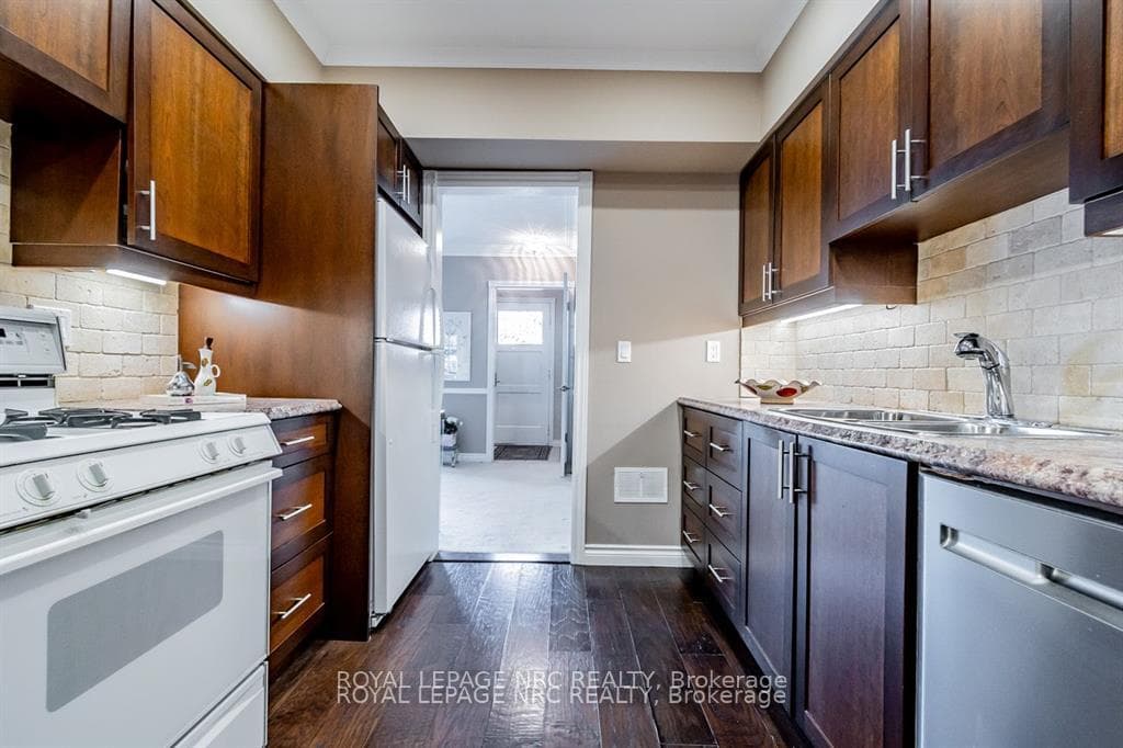 8 MACBETH Boulevard photo 19
