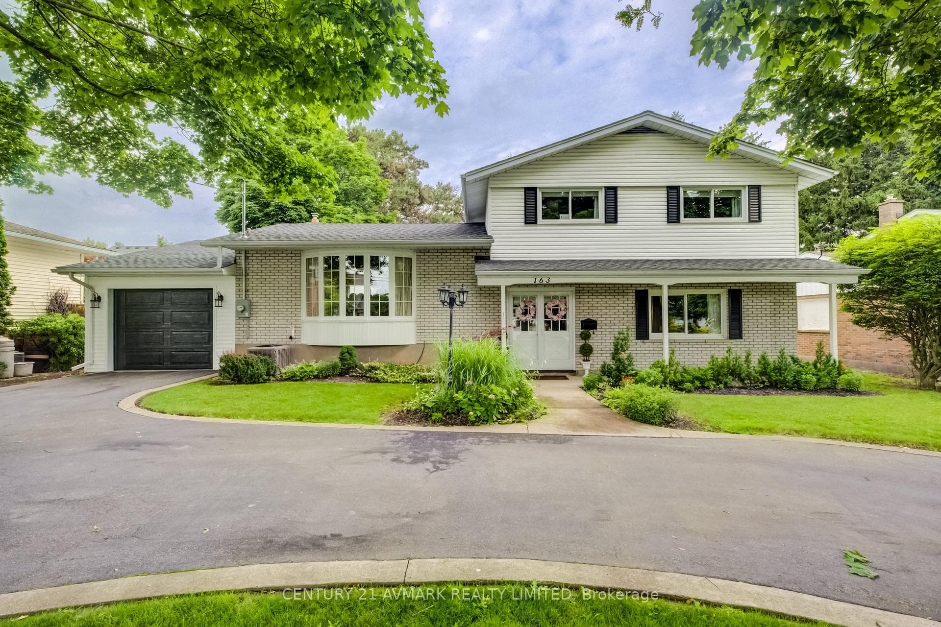163 Lakeshore Road photo 1