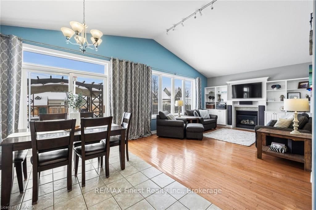 422 COOKE Crescent photo 17