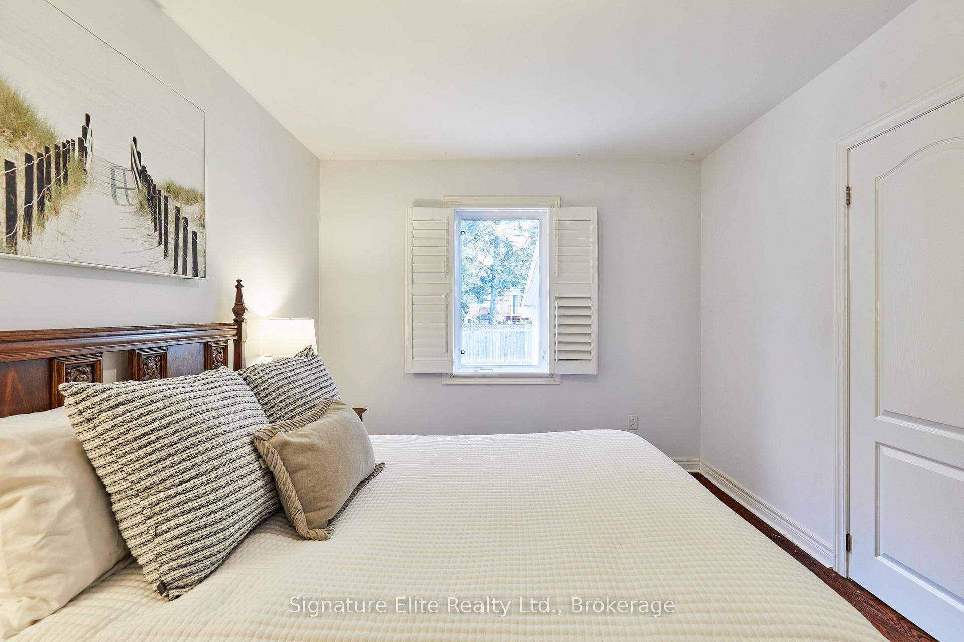 10 Bardwell Crescent photo 20