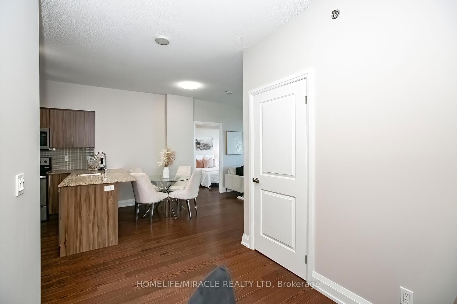 65 Speers Road Unit 1106 photo 8