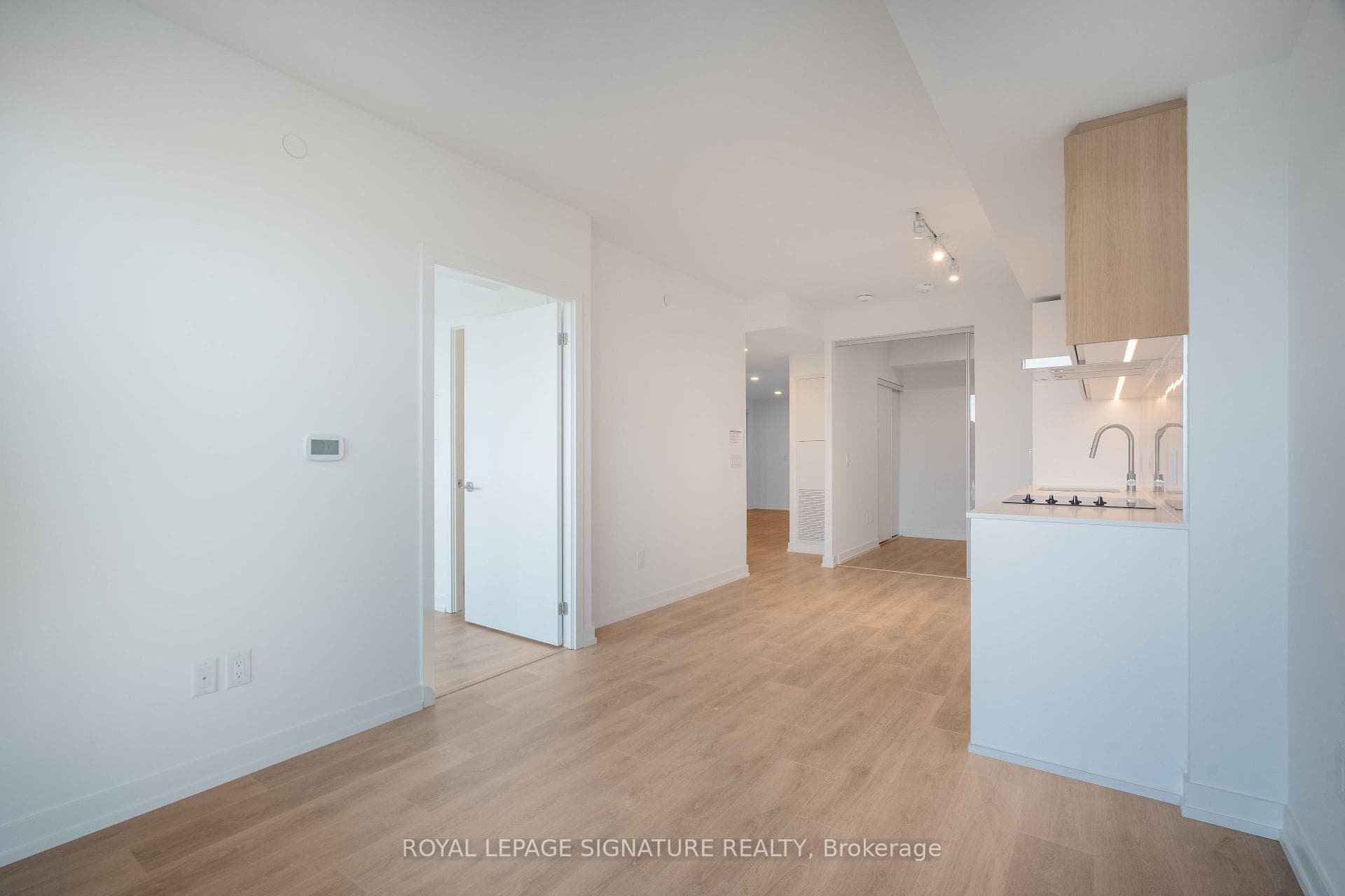 1100 Sheppard Avenue Unit 801 photo 2