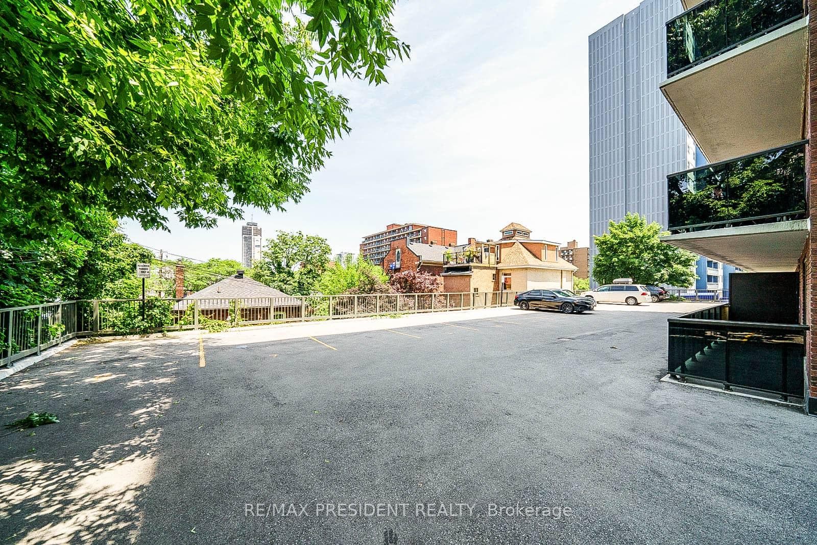 81 Charlton Avenue Unit 402 photo 4