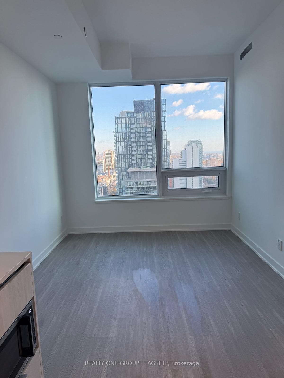 8 Wellesley Street Unit 3111 photo 2