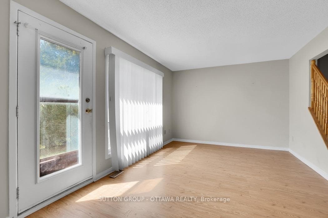 2014 Falkirk Crescent photo 14