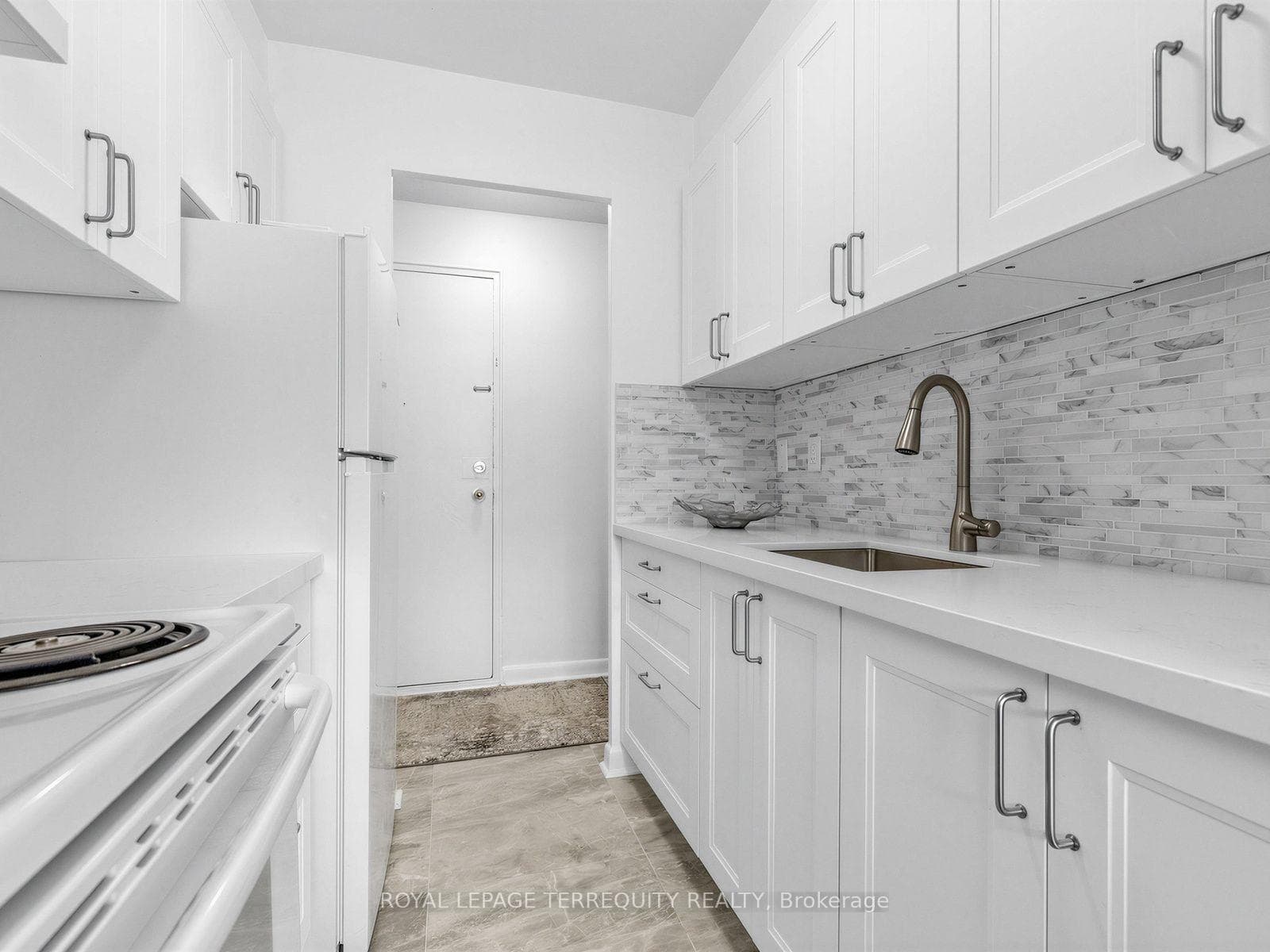 8 Kingsbridge Court Unit 404 photo 11