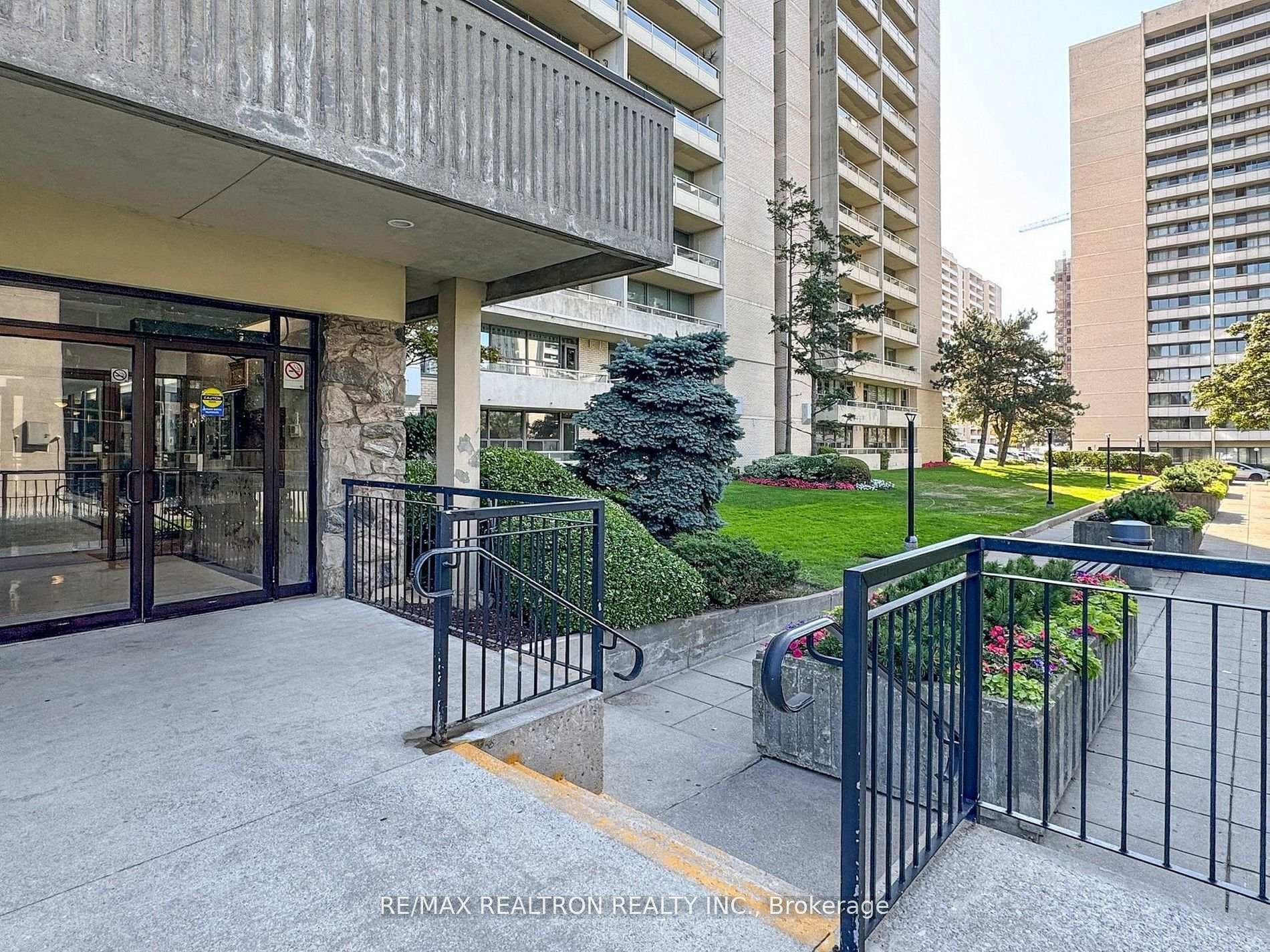 360 Ridelle Avenue Unit 410 photo 36