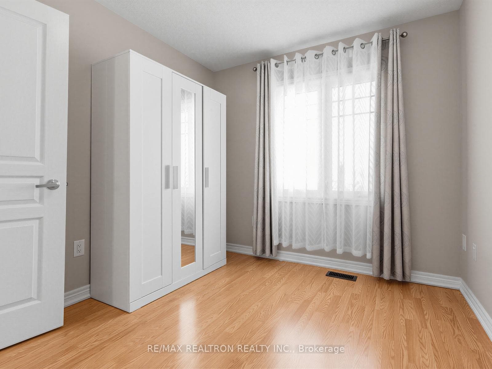 135 Windrow Street photo 20