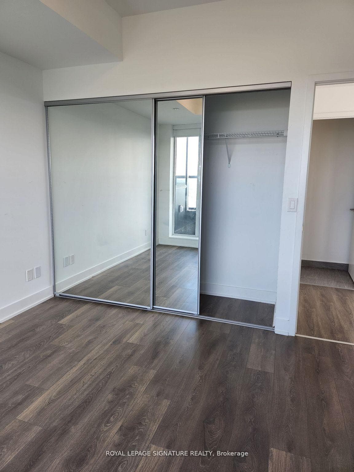 297 Oakwalk Drive Unit 2004 photo 9