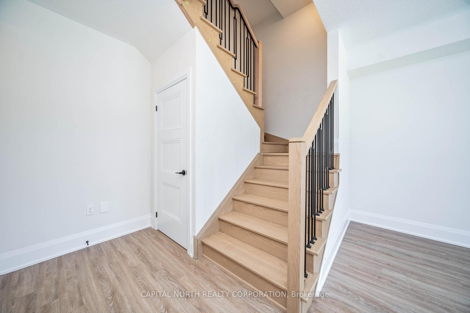 154 De La Roche Drive photo 8