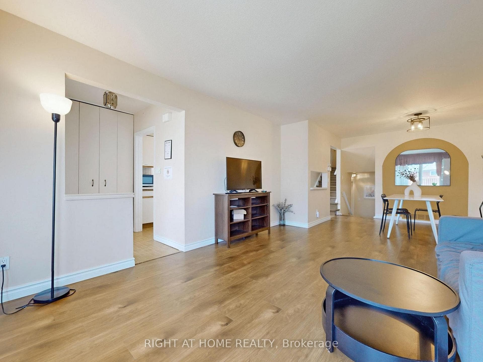 3262 Ivernia Road photo 7