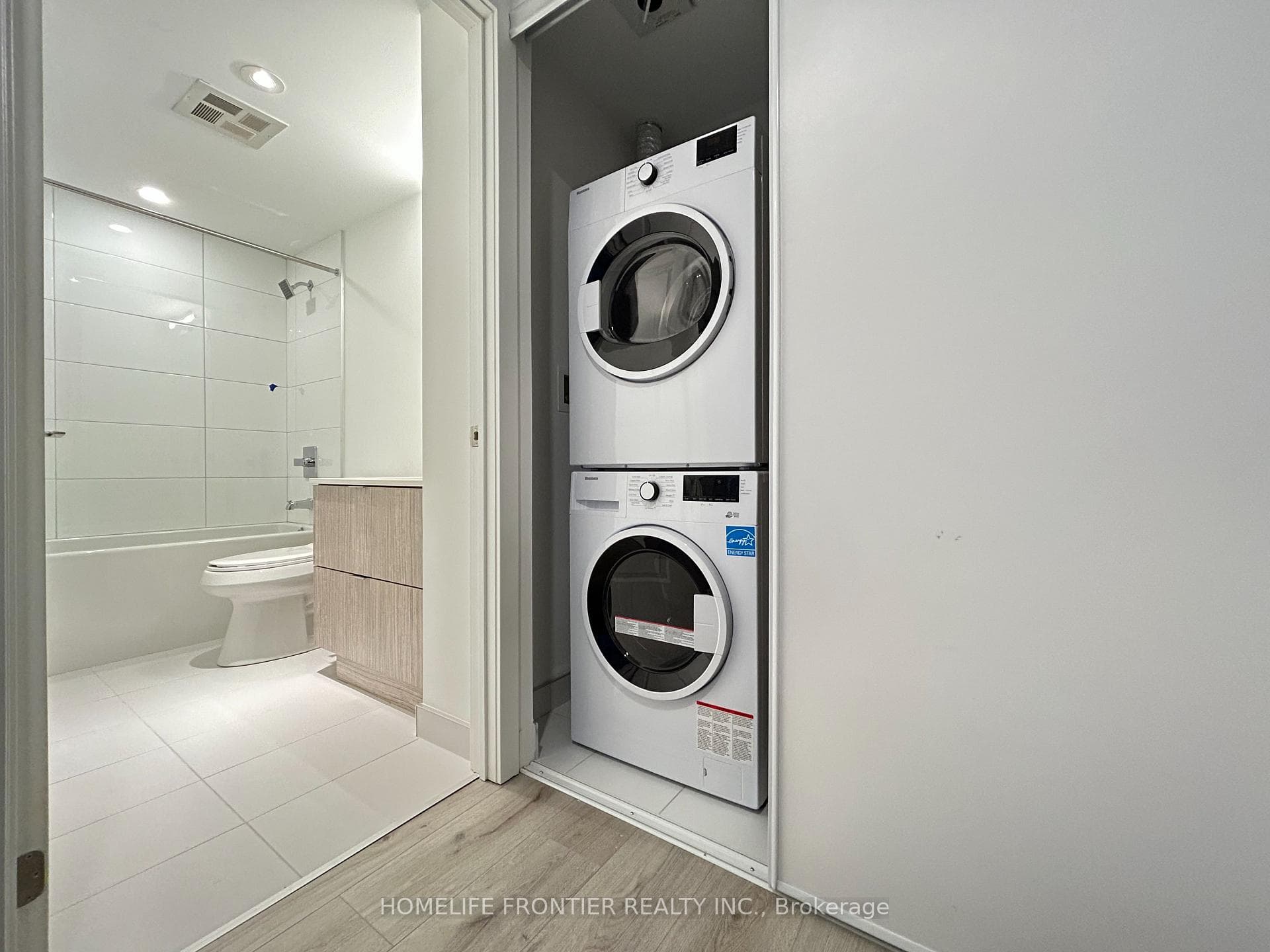 395 Bloor Street Unit 1812 photo 12