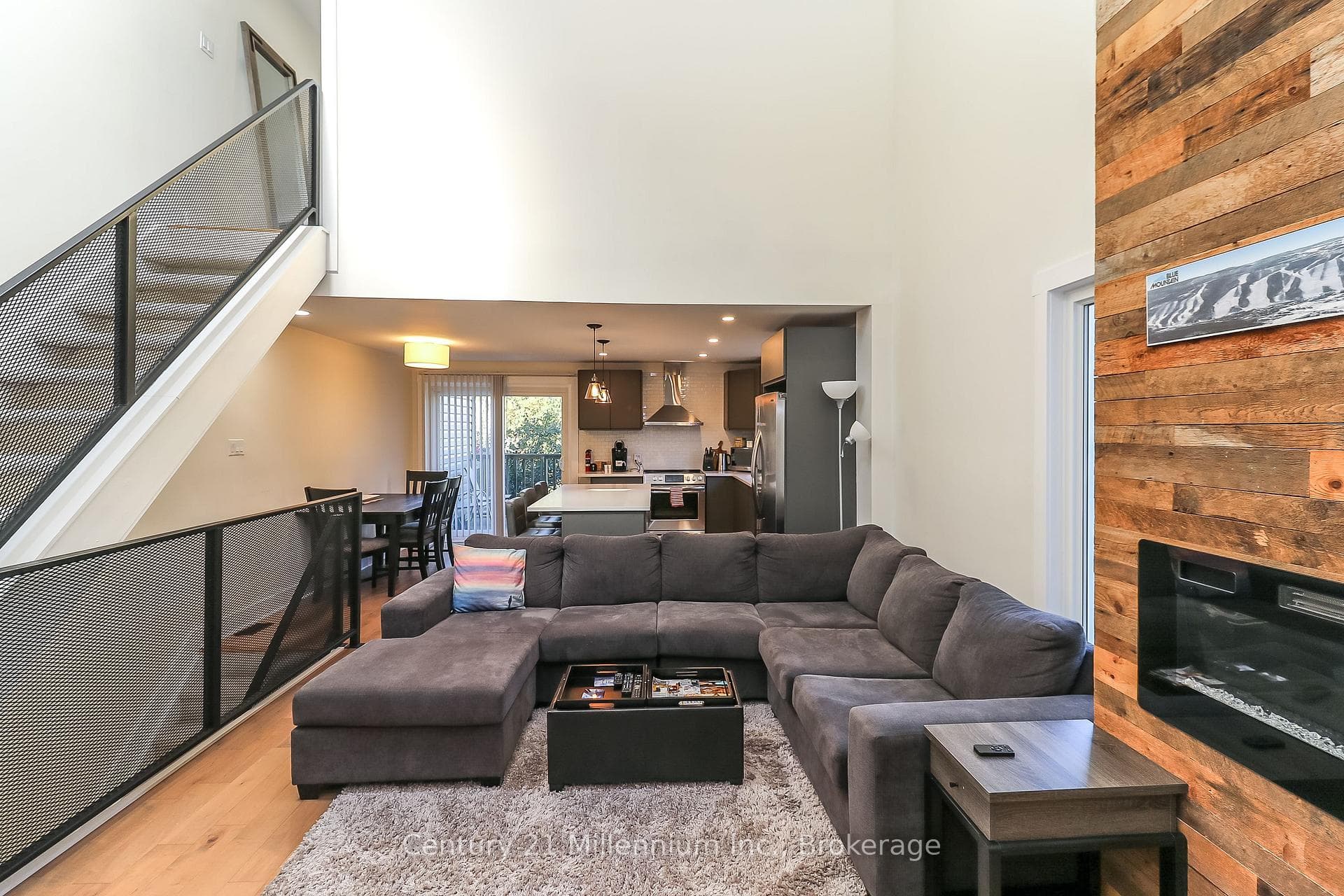 194 Escarpment Crescent photo 22