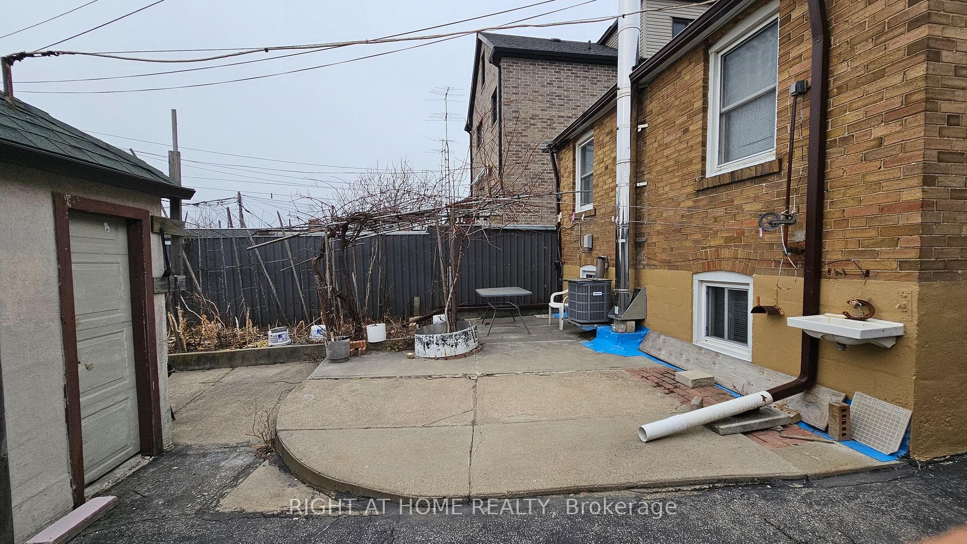 354 Kane Avenue photo 3