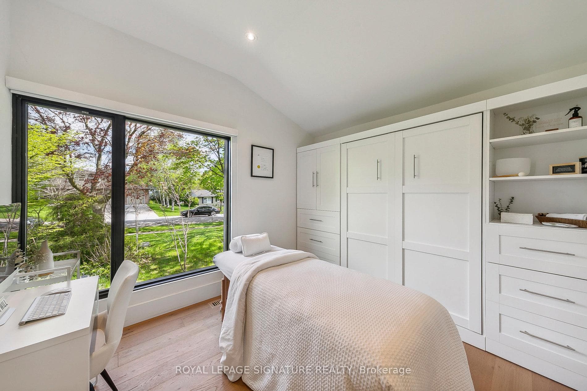2054 Obeck Crescent photo 22