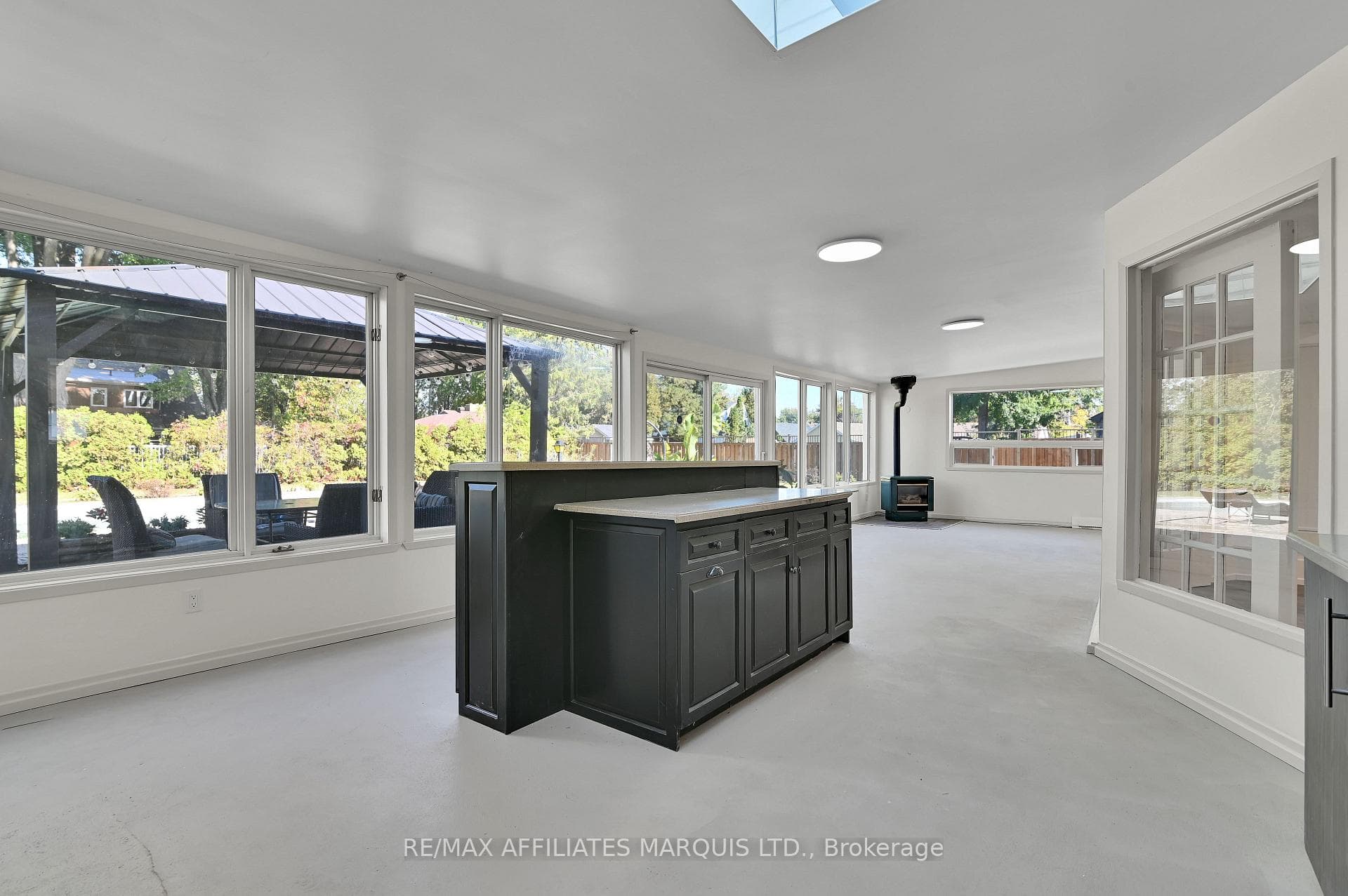 1603 Peter Street photo 15