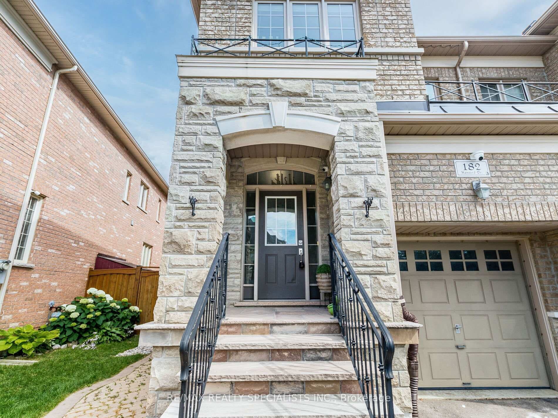 182 Hansard Drive photo 3