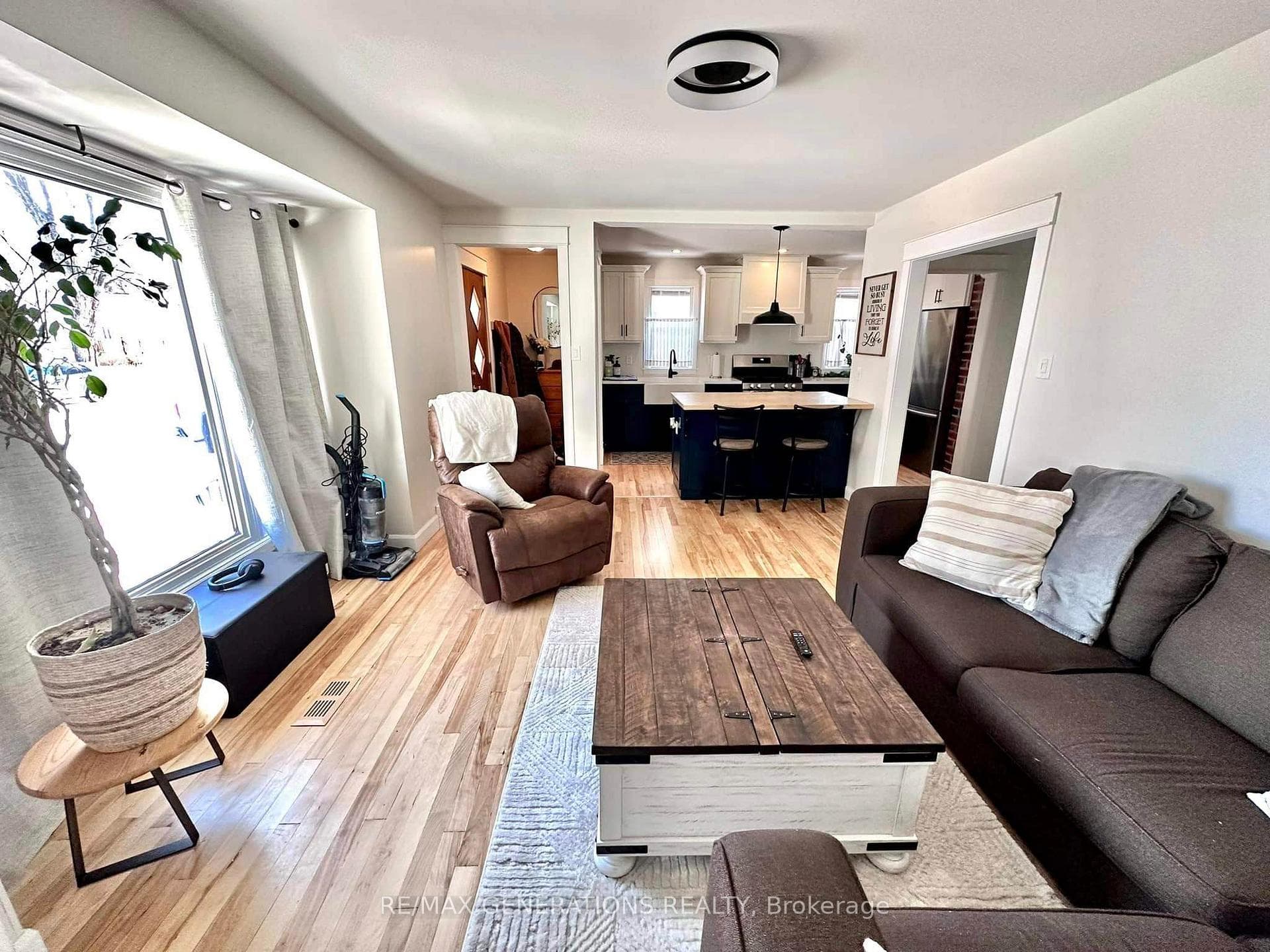 737 Syndicate Avenue photo 5