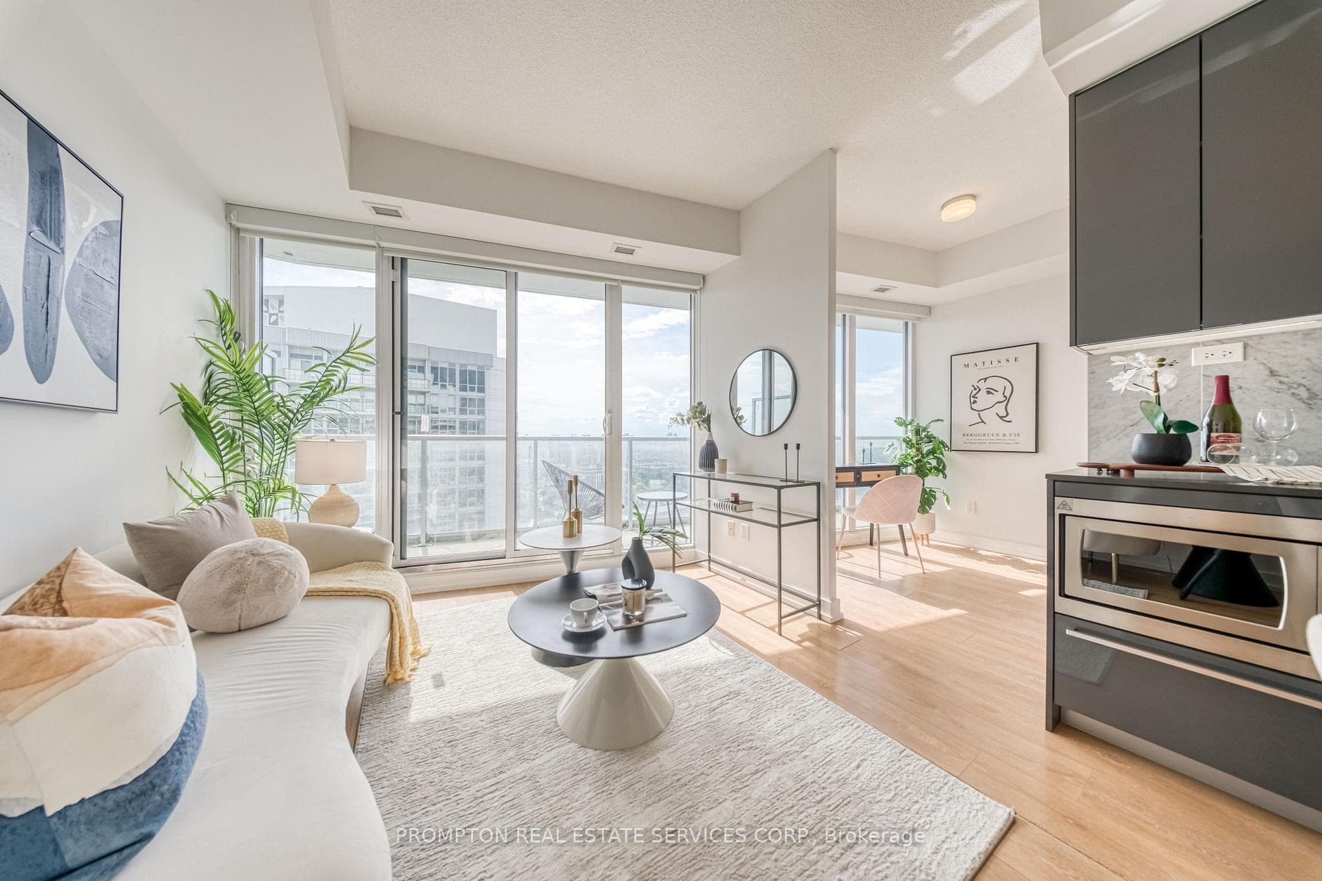 115 Mcmahon Drive Unit 3802 photo 9