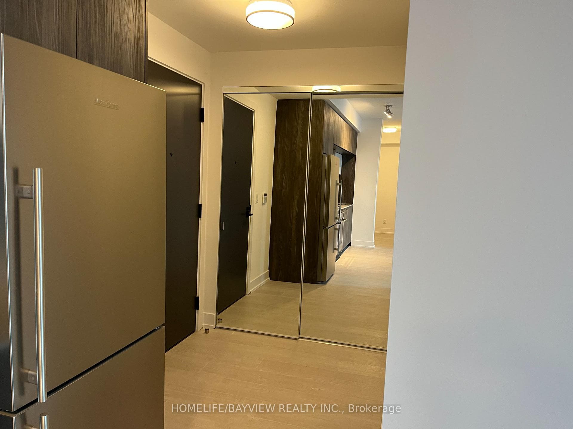 Spacious Foyer with Mirrored Closet