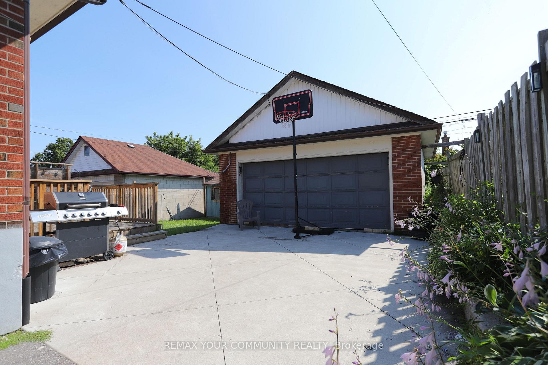 885 Myers Street photo 2