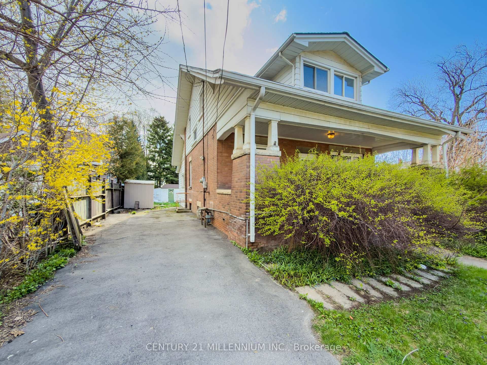 2585 Lake Shore Boulevard photo 36