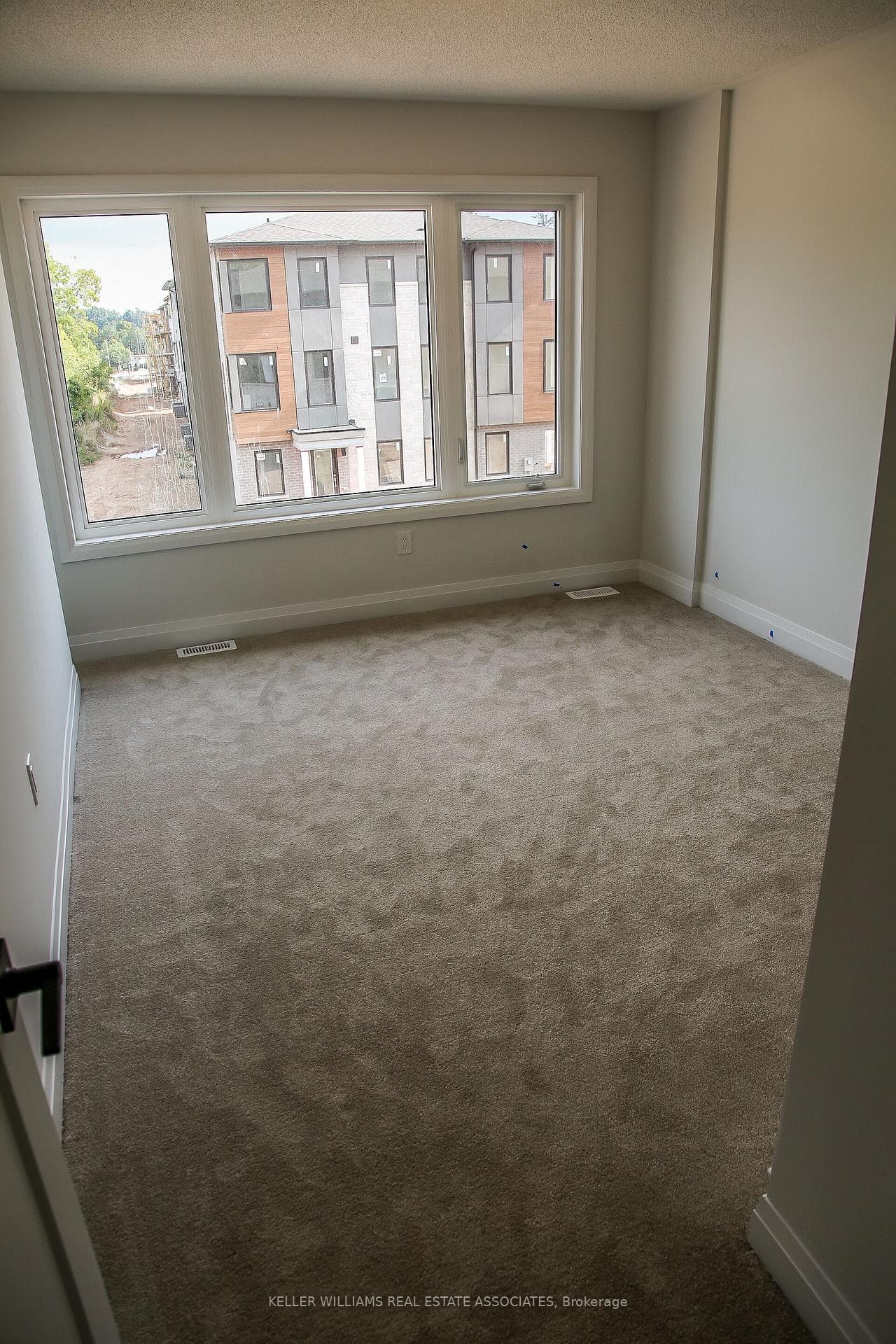 40 Windtree Way photo 9