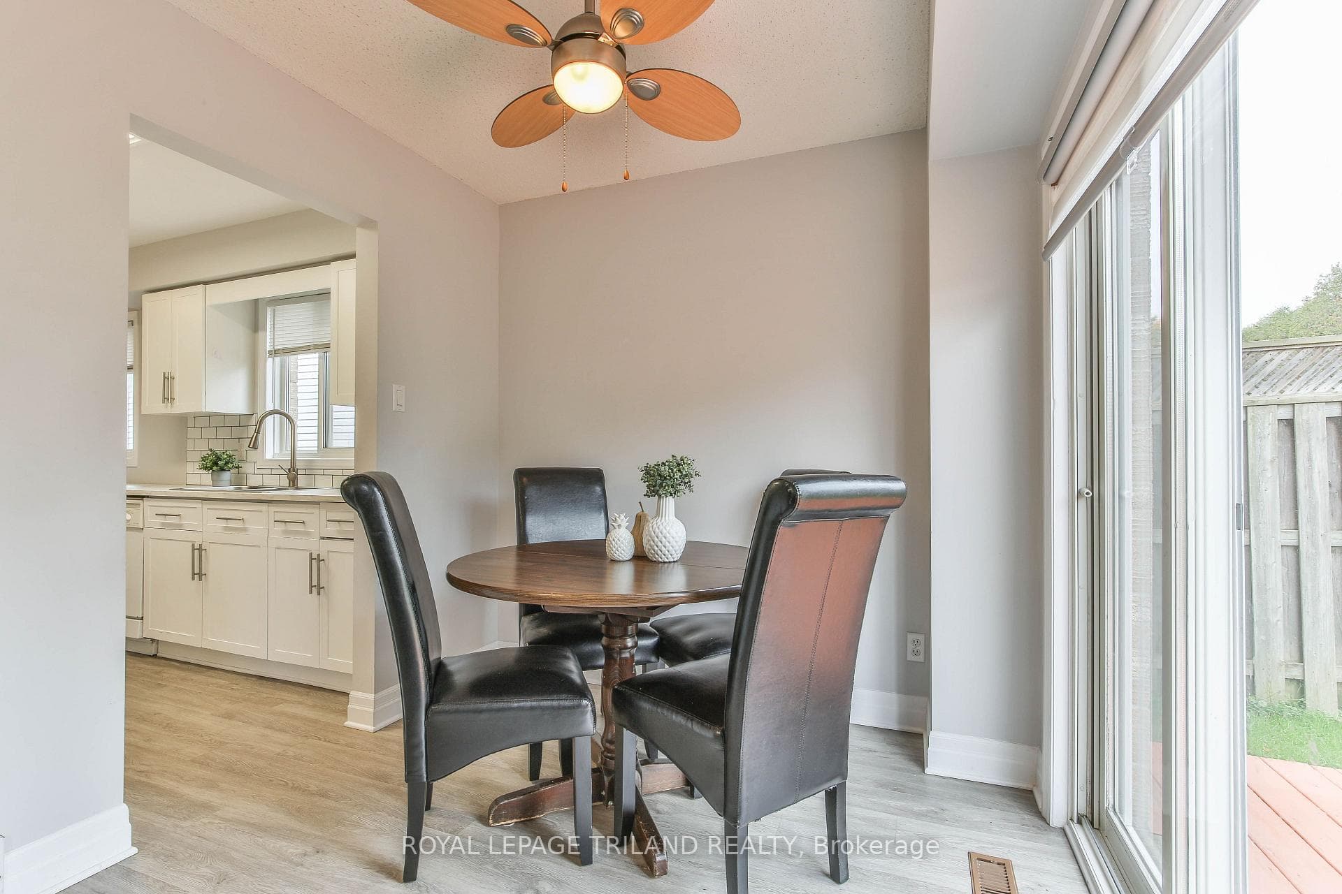 952 THISTLEDOWN Way photo 15