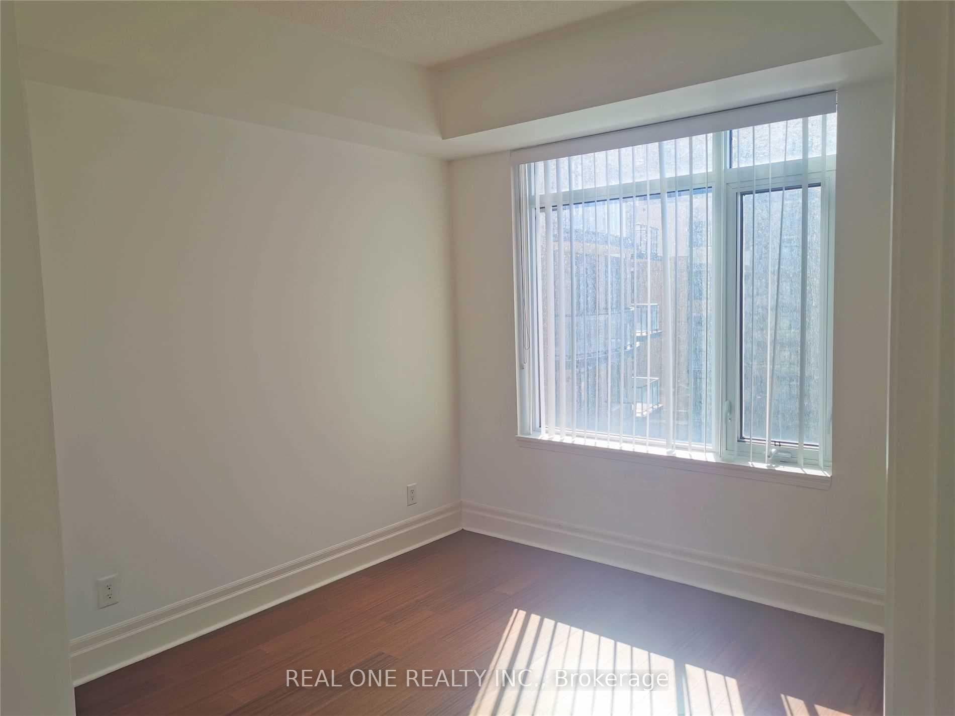 151 Upper Duke Crescent Unit 502 photo 9
