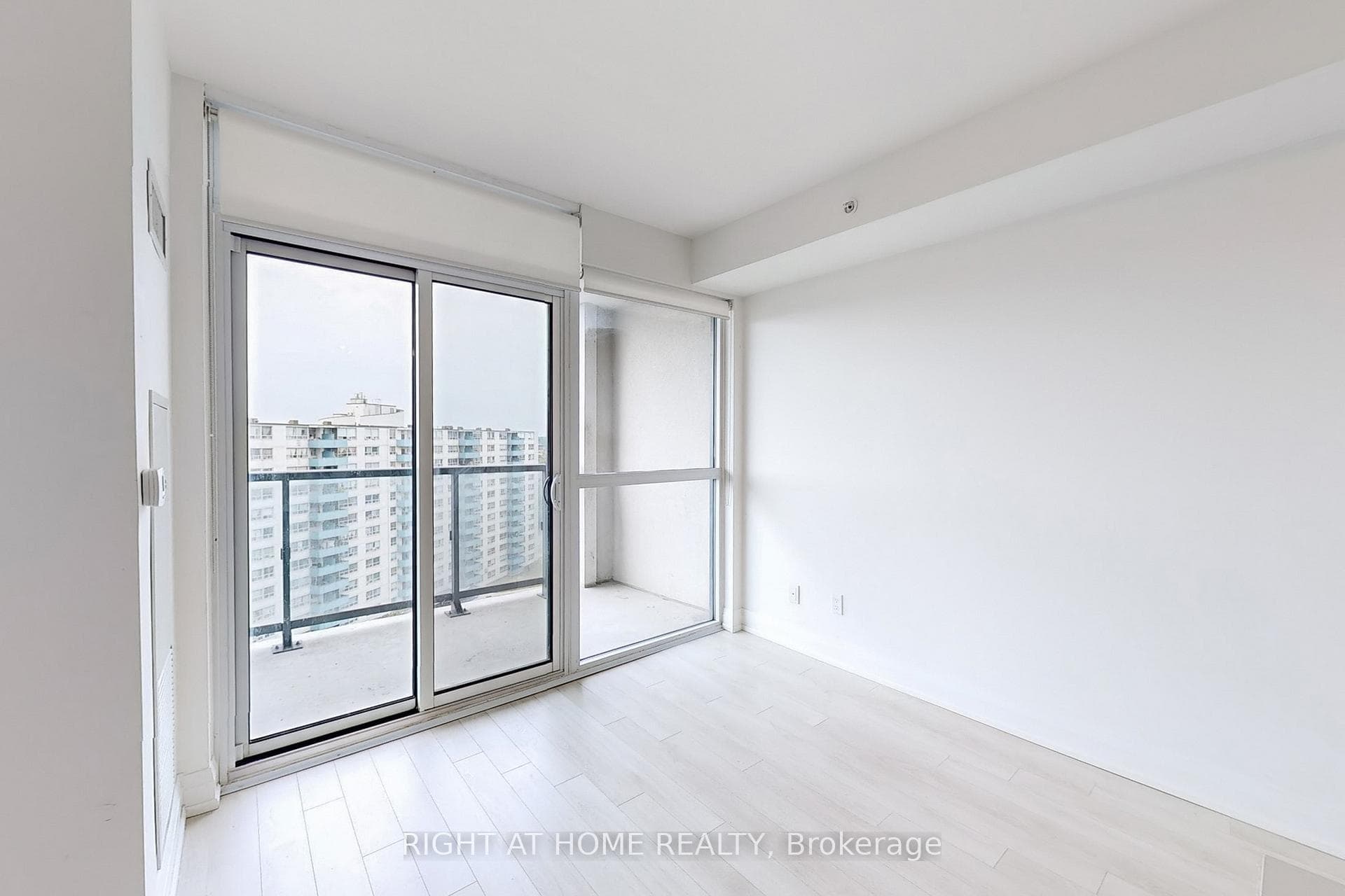 1461 Lawrence Avenue Unit 1303 photo 10