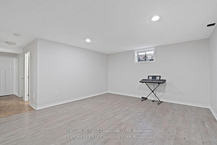 46 Westlake Drive photo 32