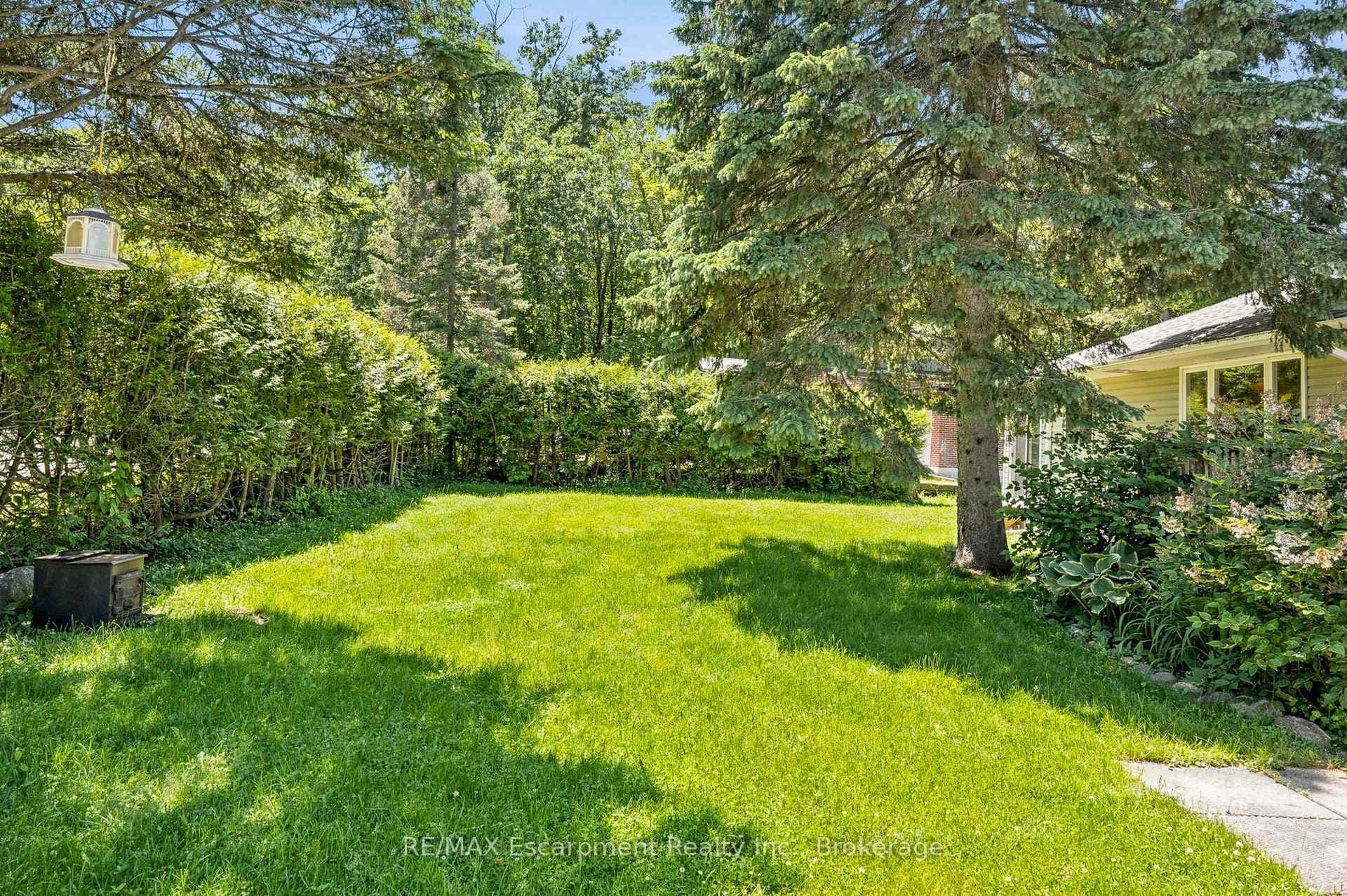 16 Hiawatha Road photo 3