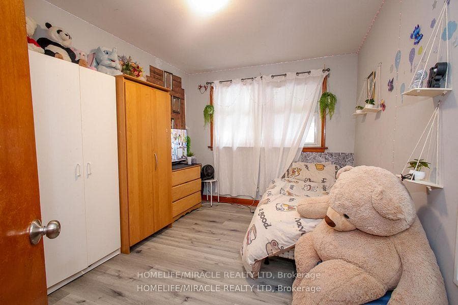 1171 Oxford Street photo 5