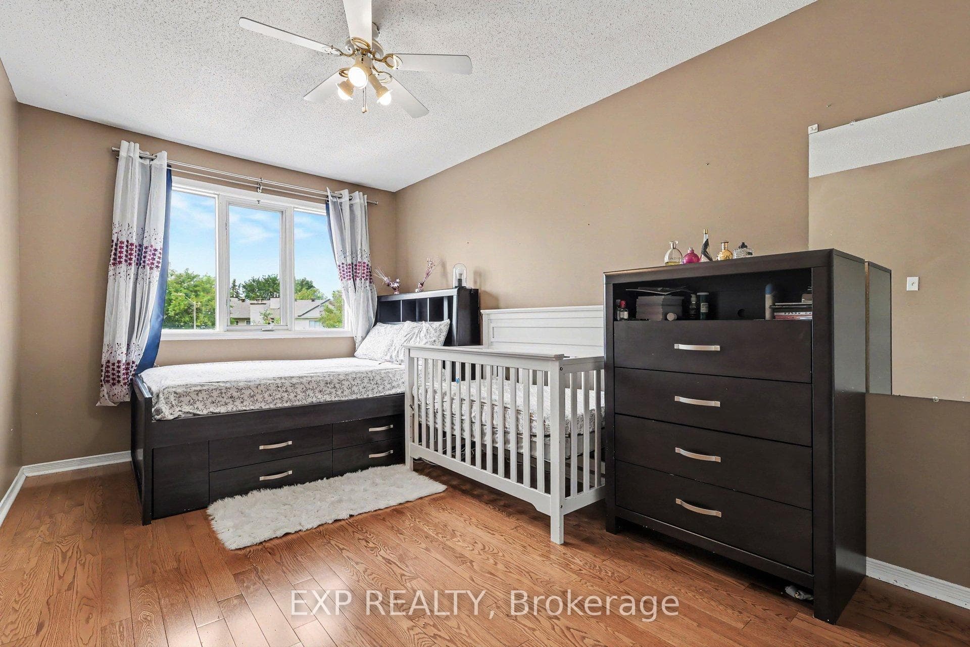 86 Scarlet Court photo 14