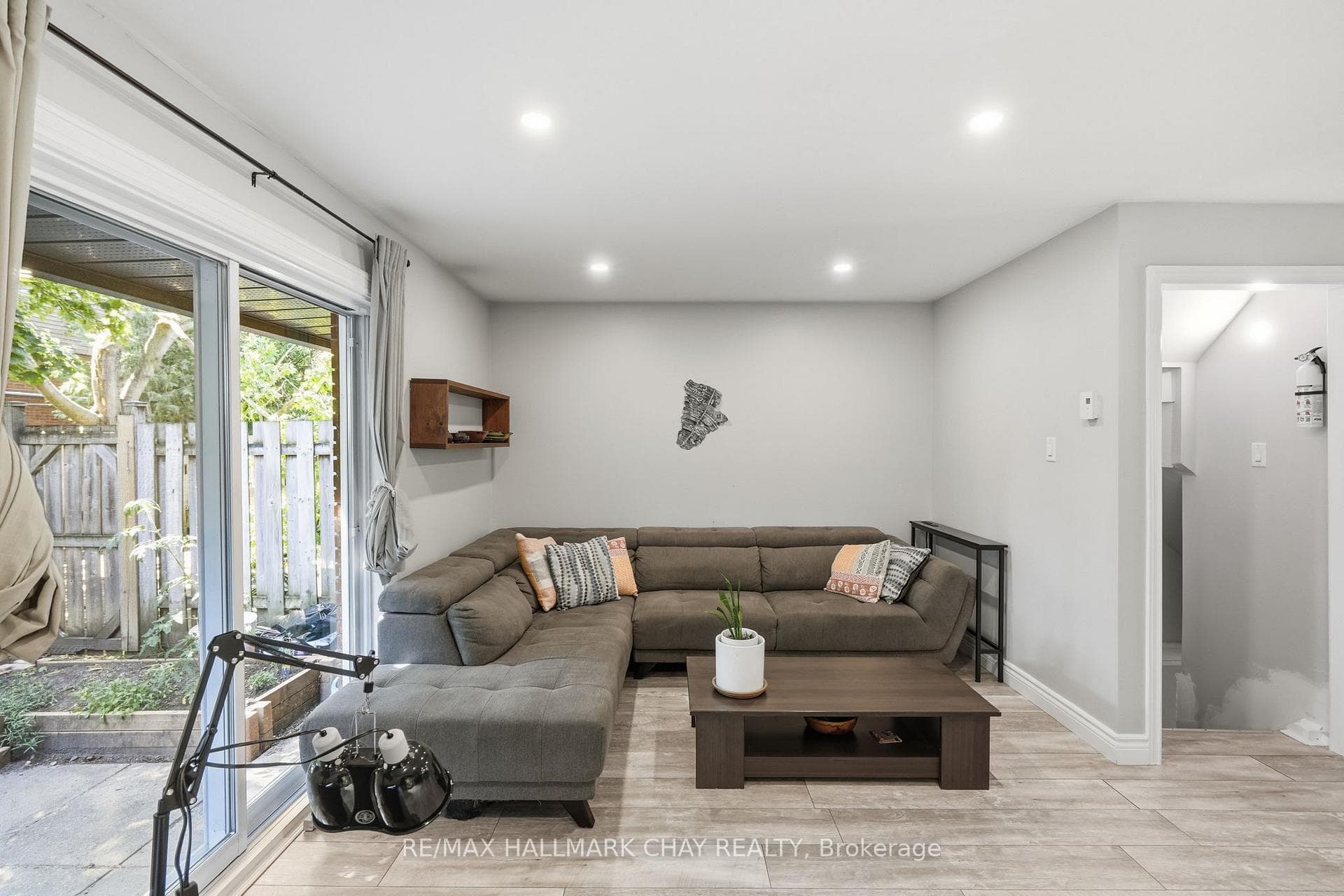536 Tenth Street photo 10