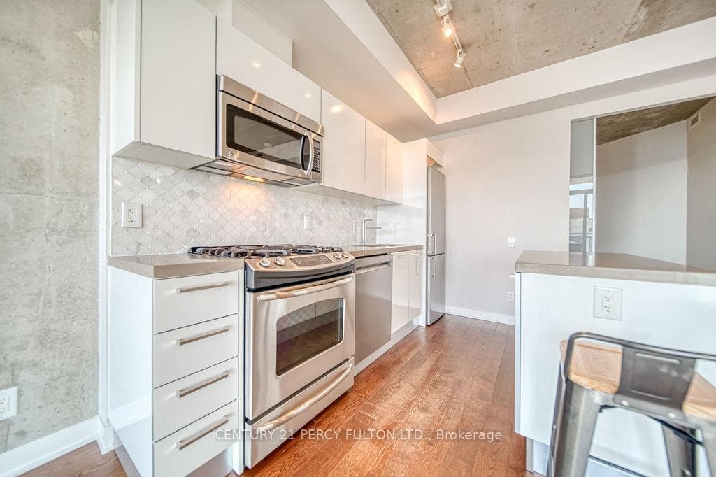 319 Carlaw Avenue Unit 816 photo 15