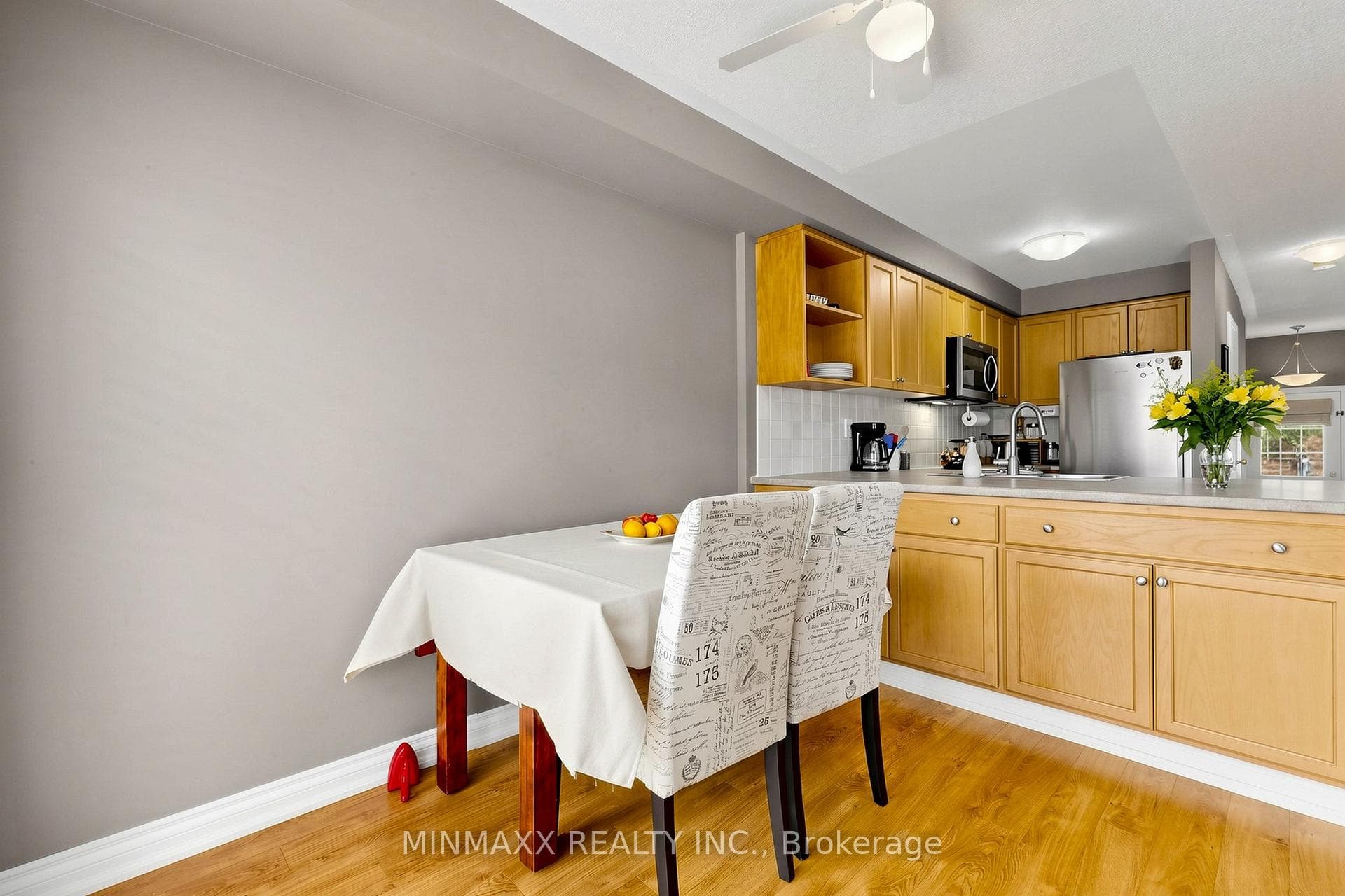 1164 CHAPMAN Crescent photo 11