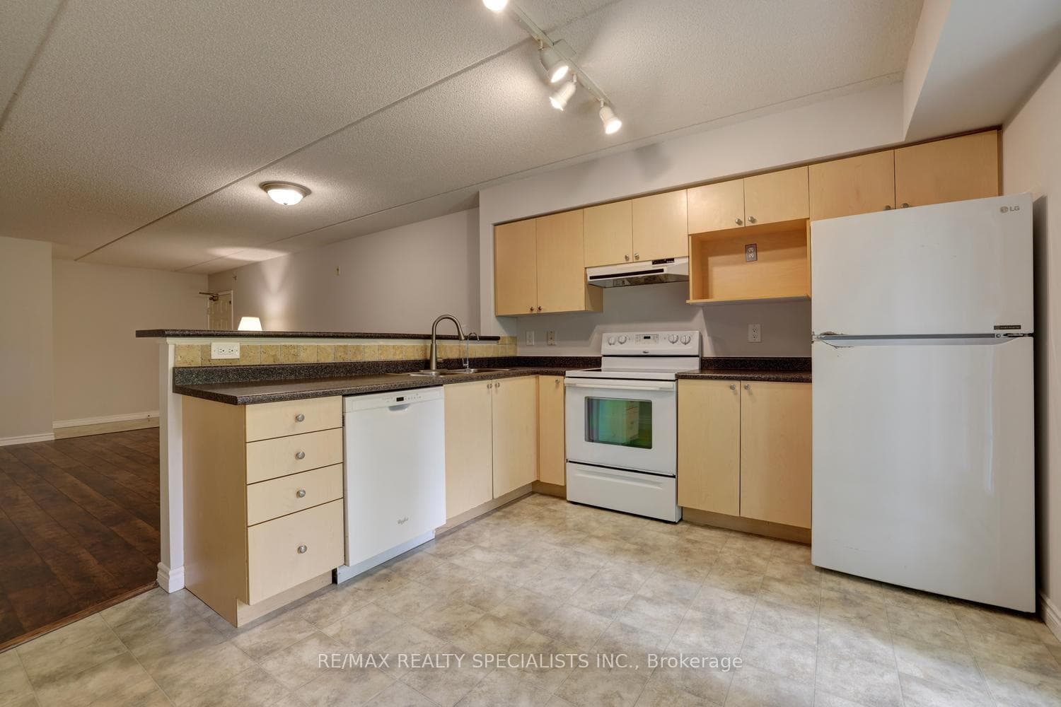 1490 Bishops Gate Unit 107 photo 21