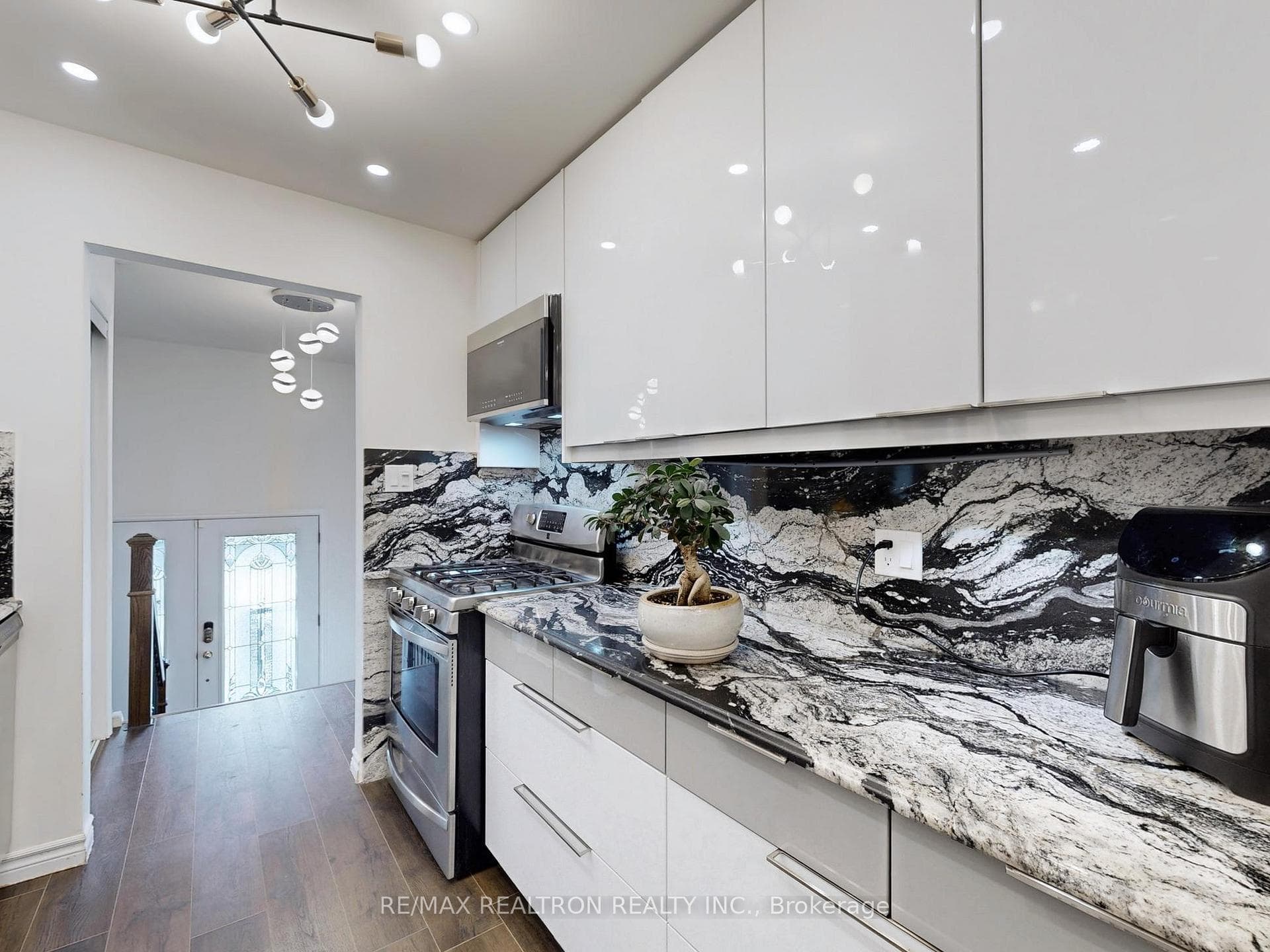 33 Angus Drive photo 11