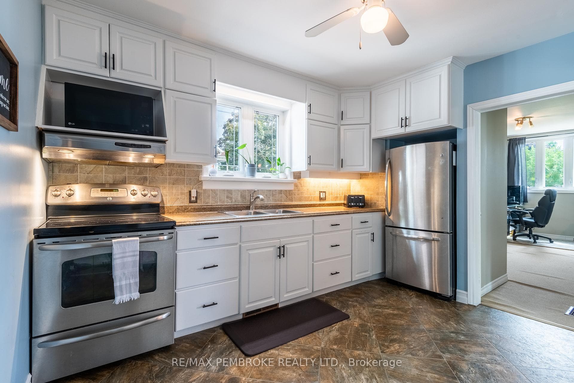 560 Boundary Road photo 21