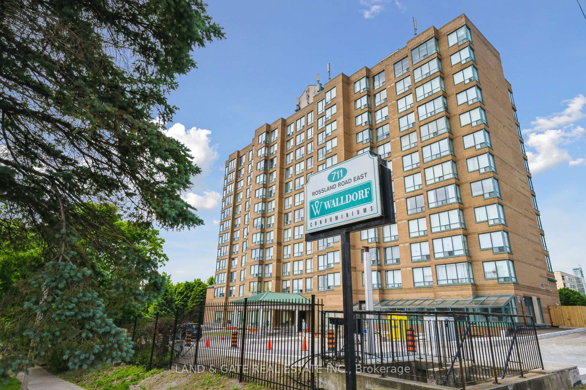 711 Rossland Road Unit 601 photo 4