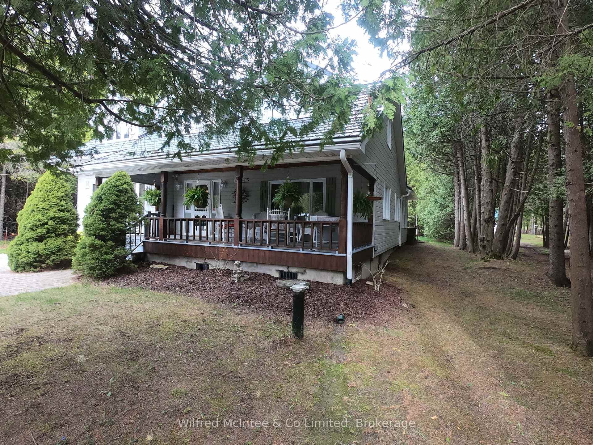 925 King Edward Avenue photo 4