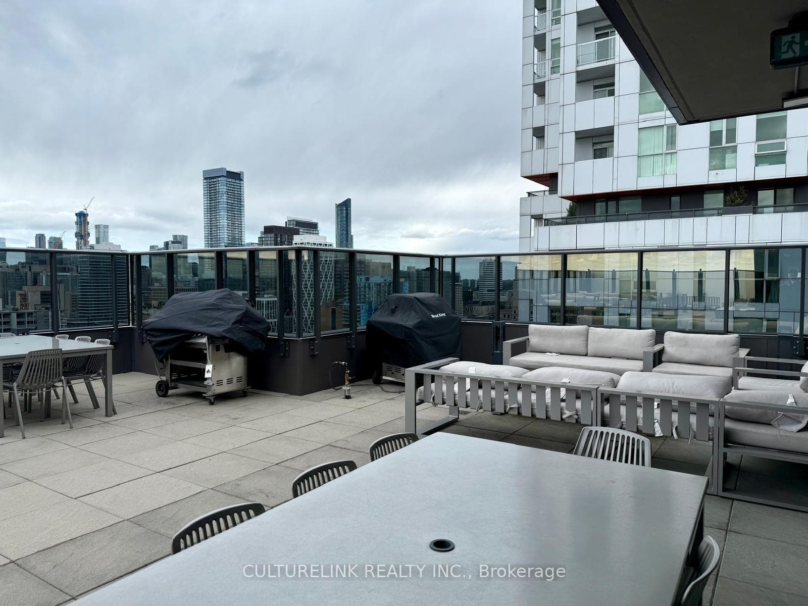 330 Richmond Street Unit 1607 photo 19