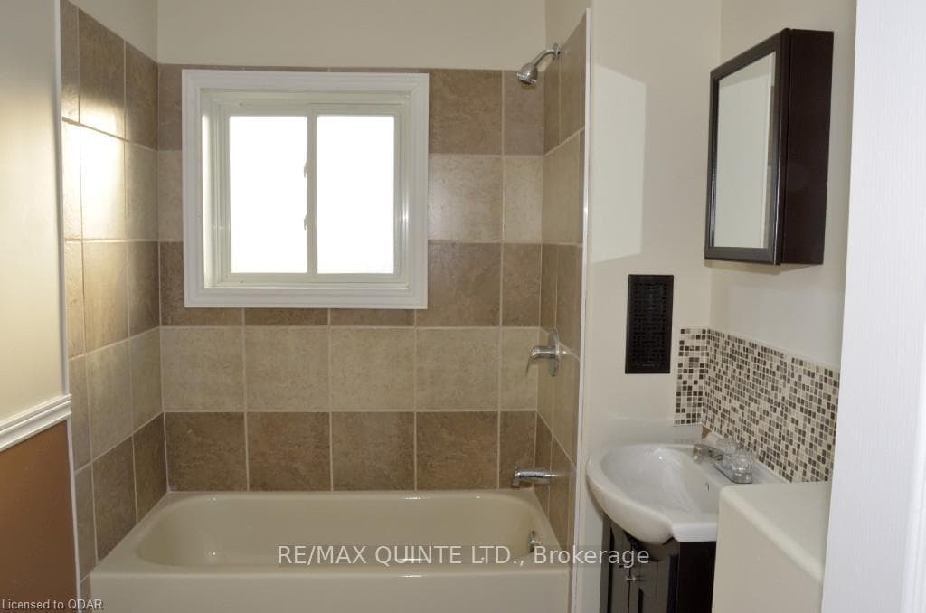 82 Moira Street Unit A photo 40