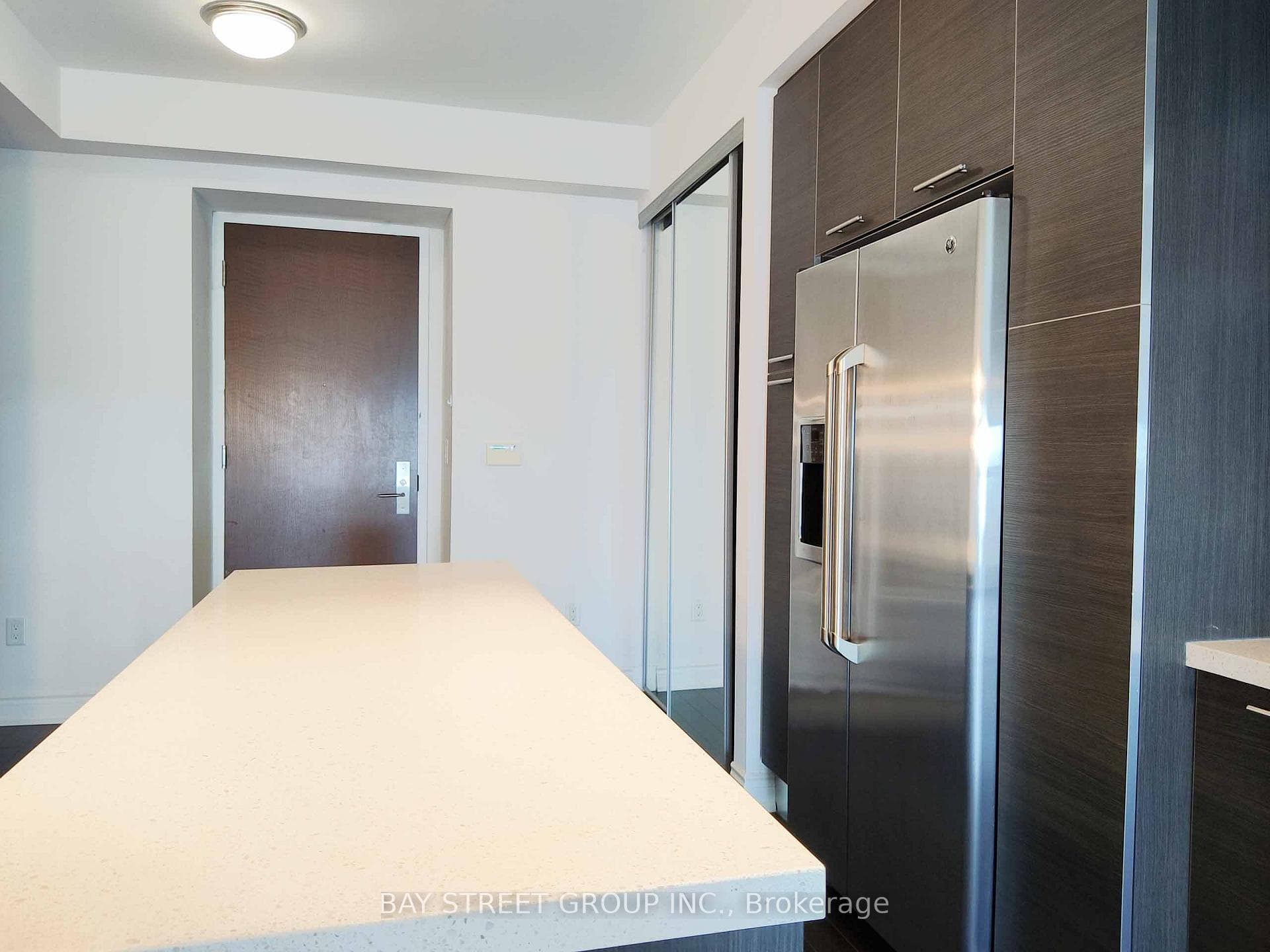 388 Yonge Street Unit 6704 photo 1